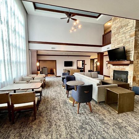 Staybridge Suites Milwaukee West-Oconomowoc By Ihg Εξωτερικό φωτογραφία