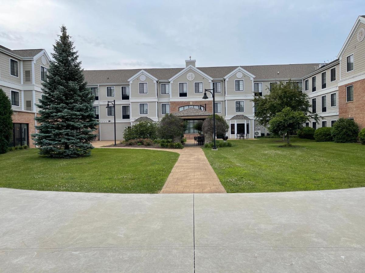 Staybridge Suites Milwaukee West-Oconomowoc By Ihg Εξωτερικό φωτογραφία