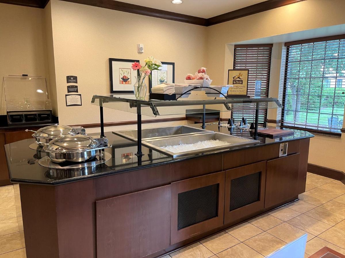Staybridge Suites Milwaukee West-Oconomowoc By Ihg Εξωτερικό φωτογραφία