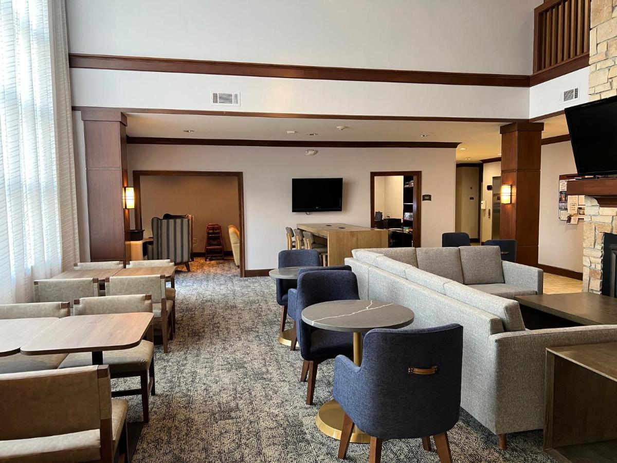 Staybridge Suites Milwaukee West-Oconomowoc By Ihg Εξωτερικό φωτογραφία
