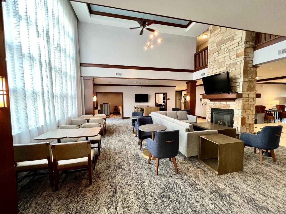 Staybridge Suites Milwaukee West-Oconomowoc By Ihg Εξωτερικό φωτογραφία