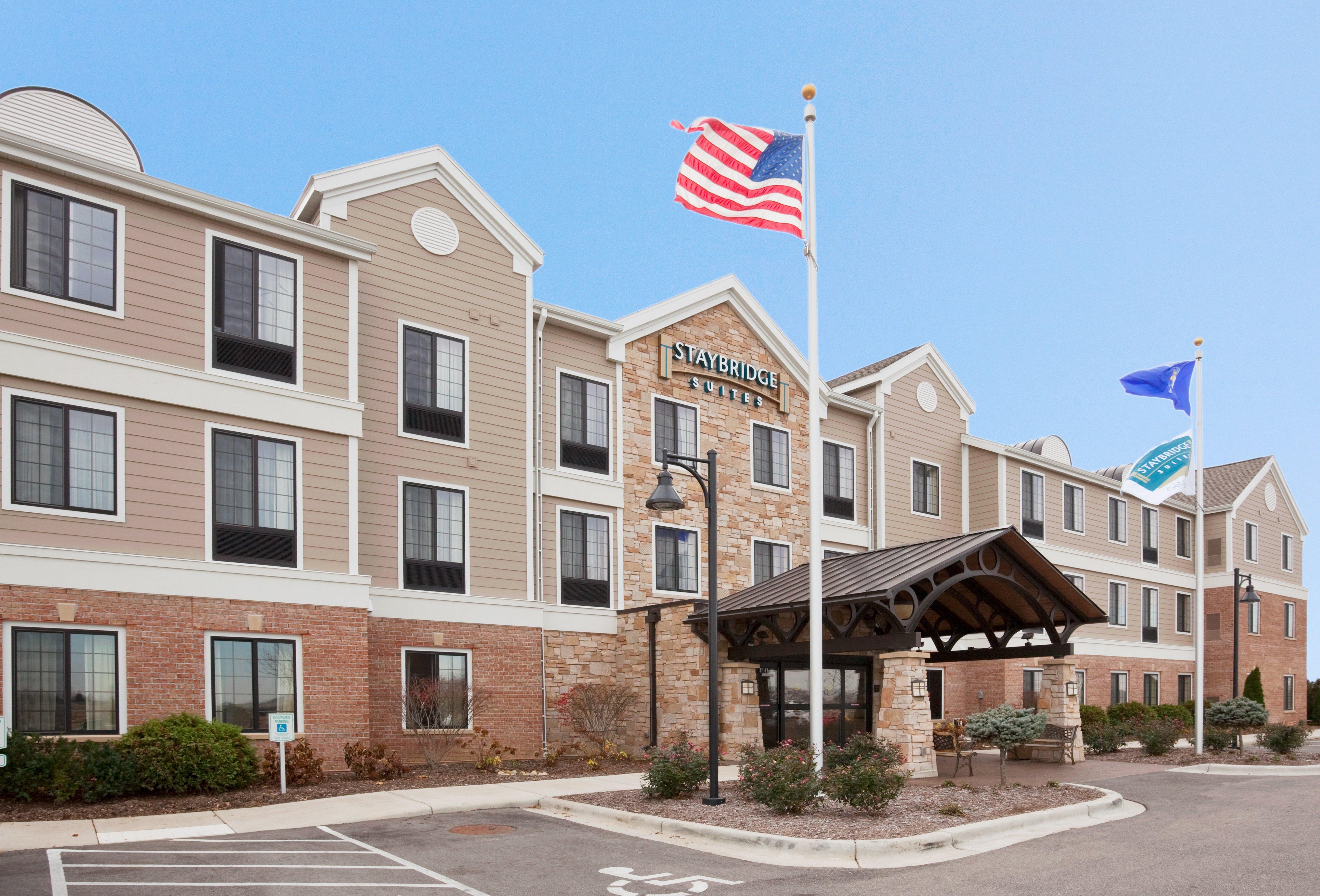 Staybridge Suites Milwaukee West-Oconomowoc By Ihg Εξωτερικό φωτογραφία