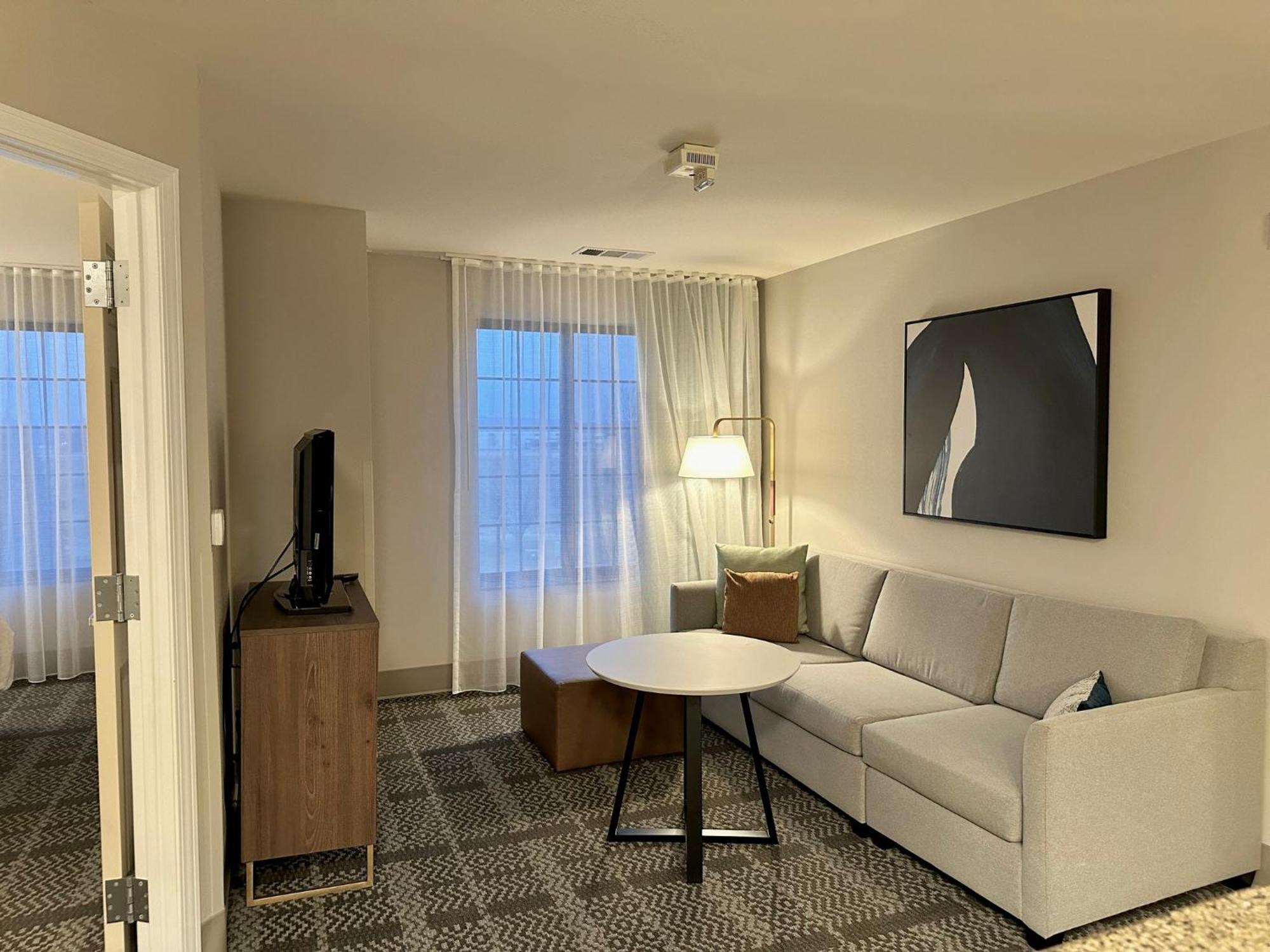 Staybridge Suites Milwaukee West-Oconomowoc By Ihg Εξωτερικό φωτογραφία