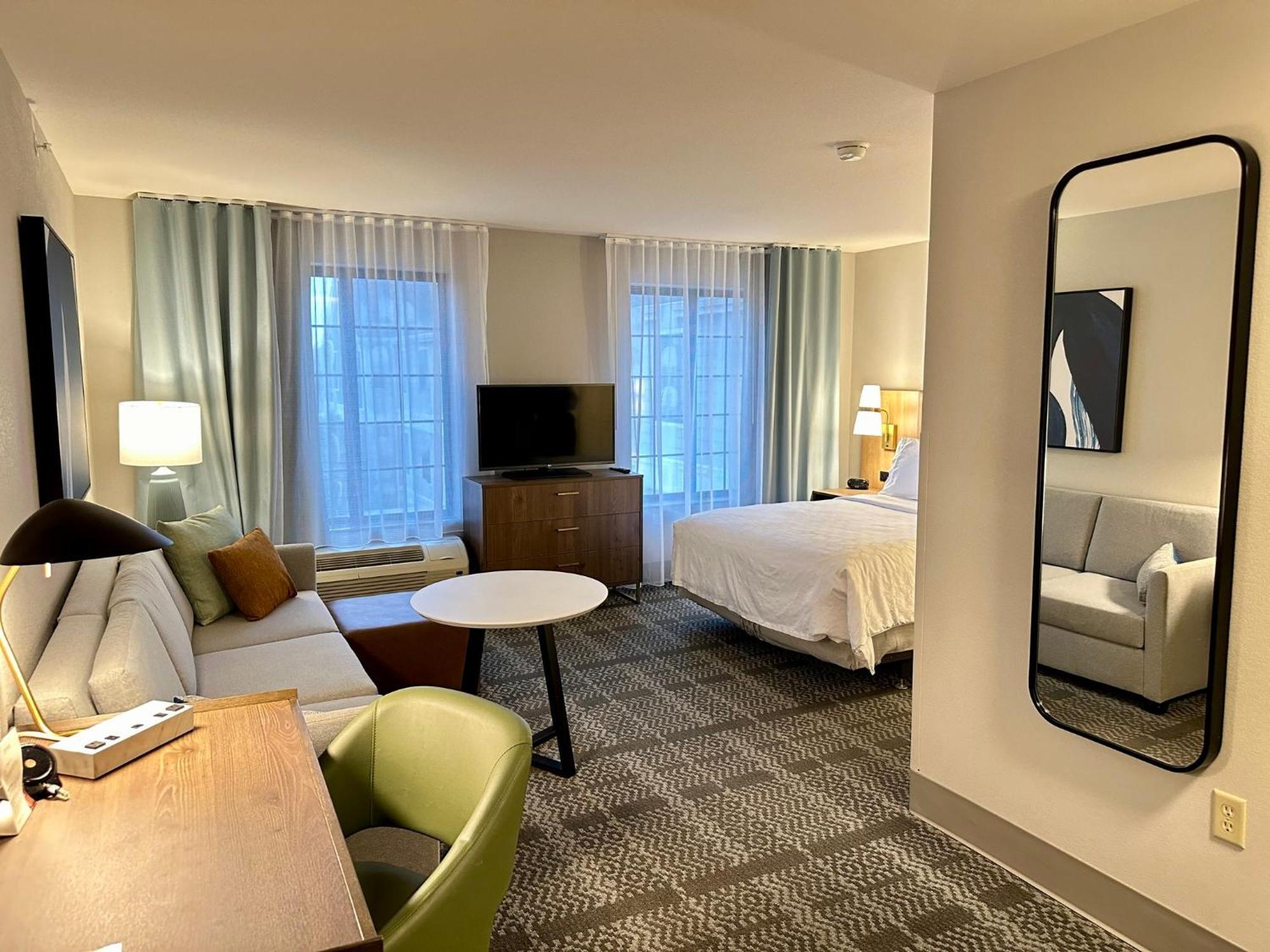 Staybridge Suites Milwaukee West-Oconomowoc By Ihg Εξωτερικό φωτογραφία