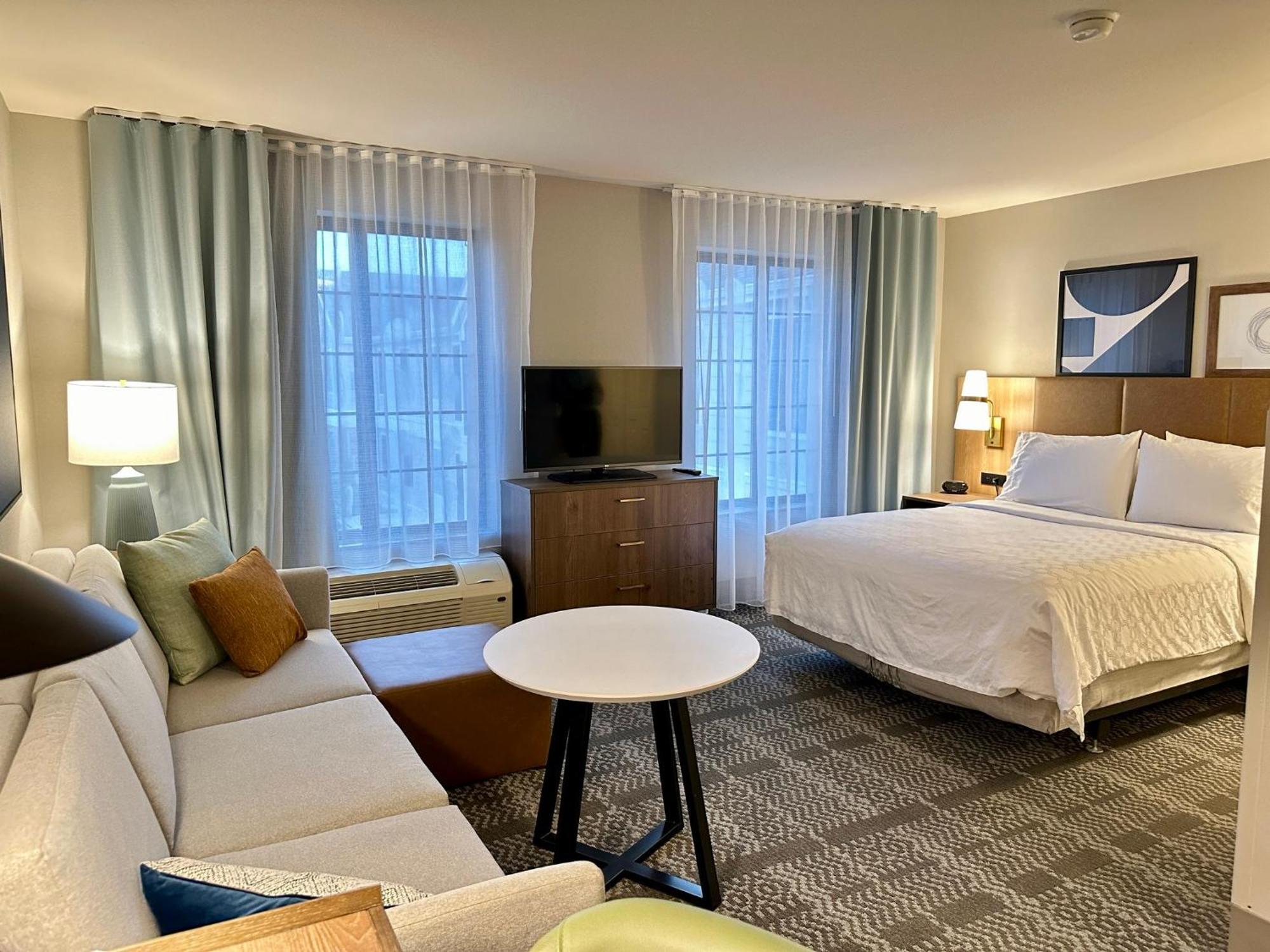 Staybridge Suites Milwaukee West-Oconomowoc By Ihg Εξωτερικό φωτογραφία