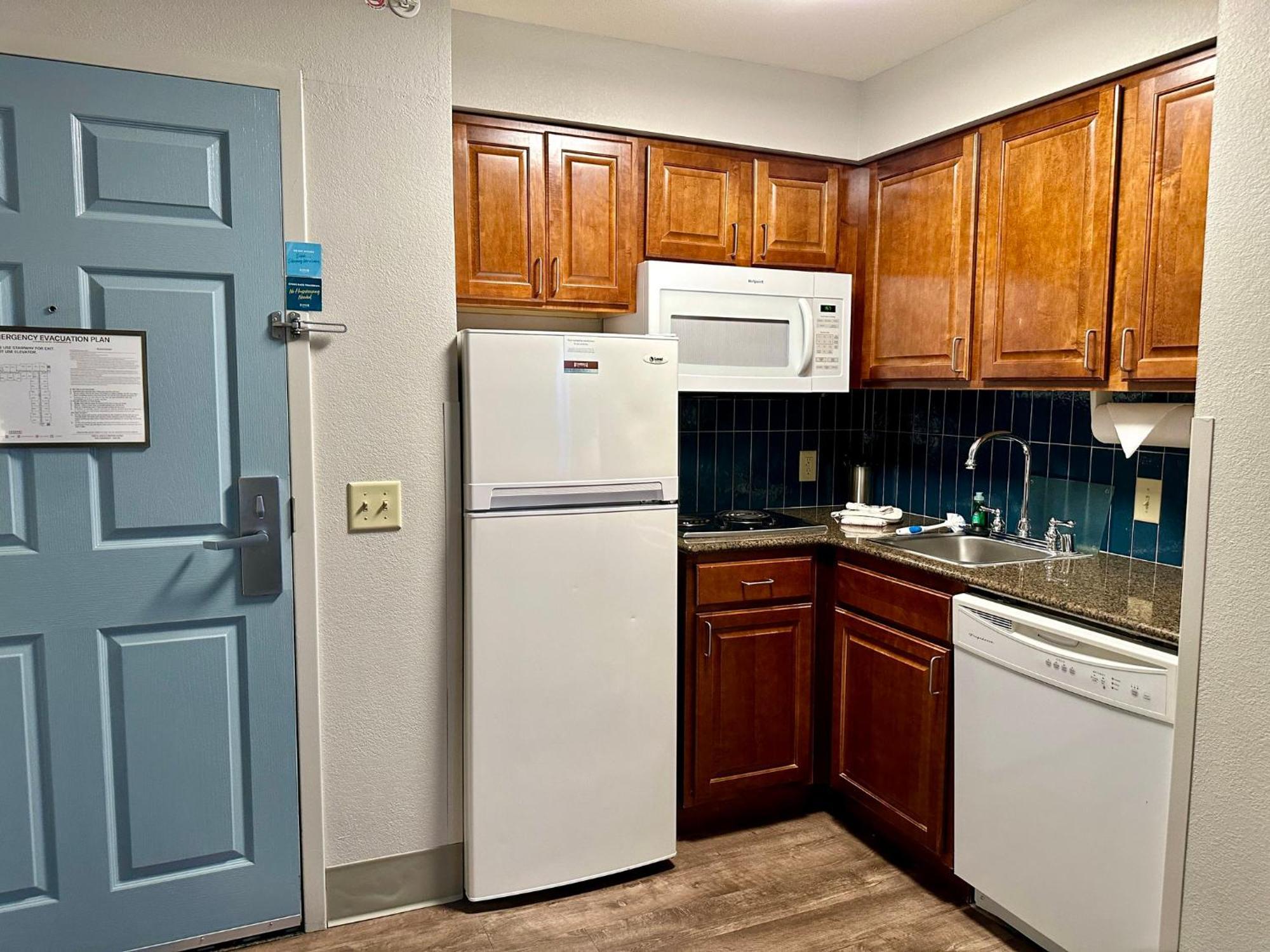Staybridge Suites Milwaukee West-Oconomowoc By Ihg Εξωτερικό φωτογραφία