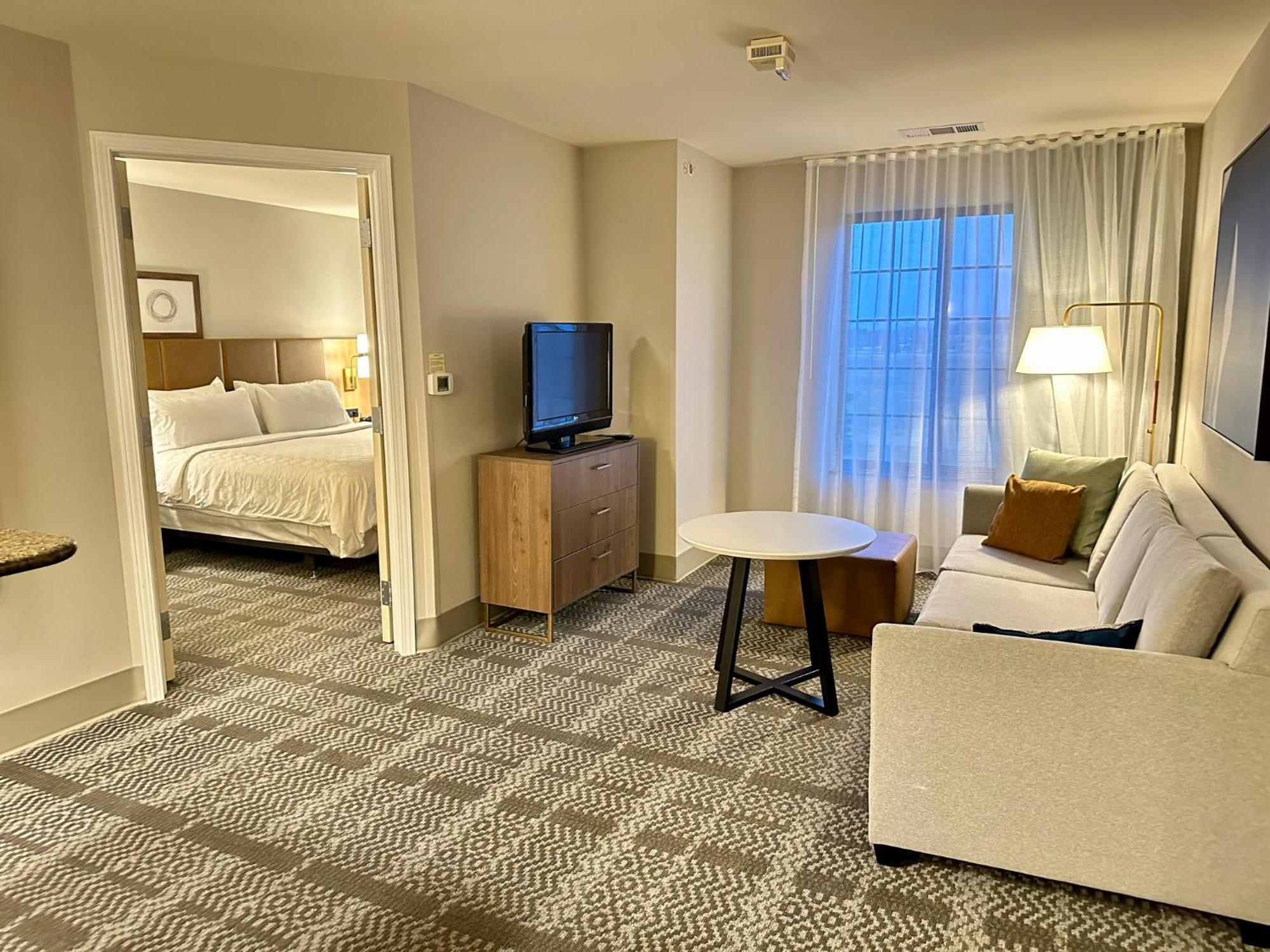 Staybridge Suites Milwaukee West-Oconomowoc By Ihg Εξωτερικό φωτογραφία