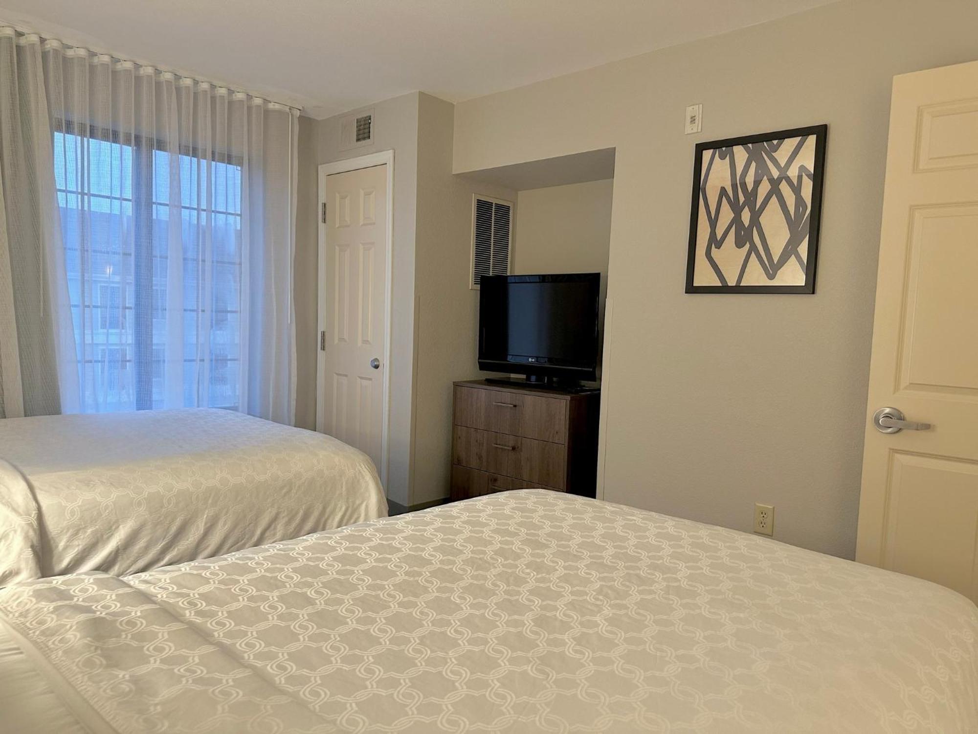 Staybridge Suites Milwaukee West-Oconomowoc By Ihg Εξωτερικό φωτογραφία