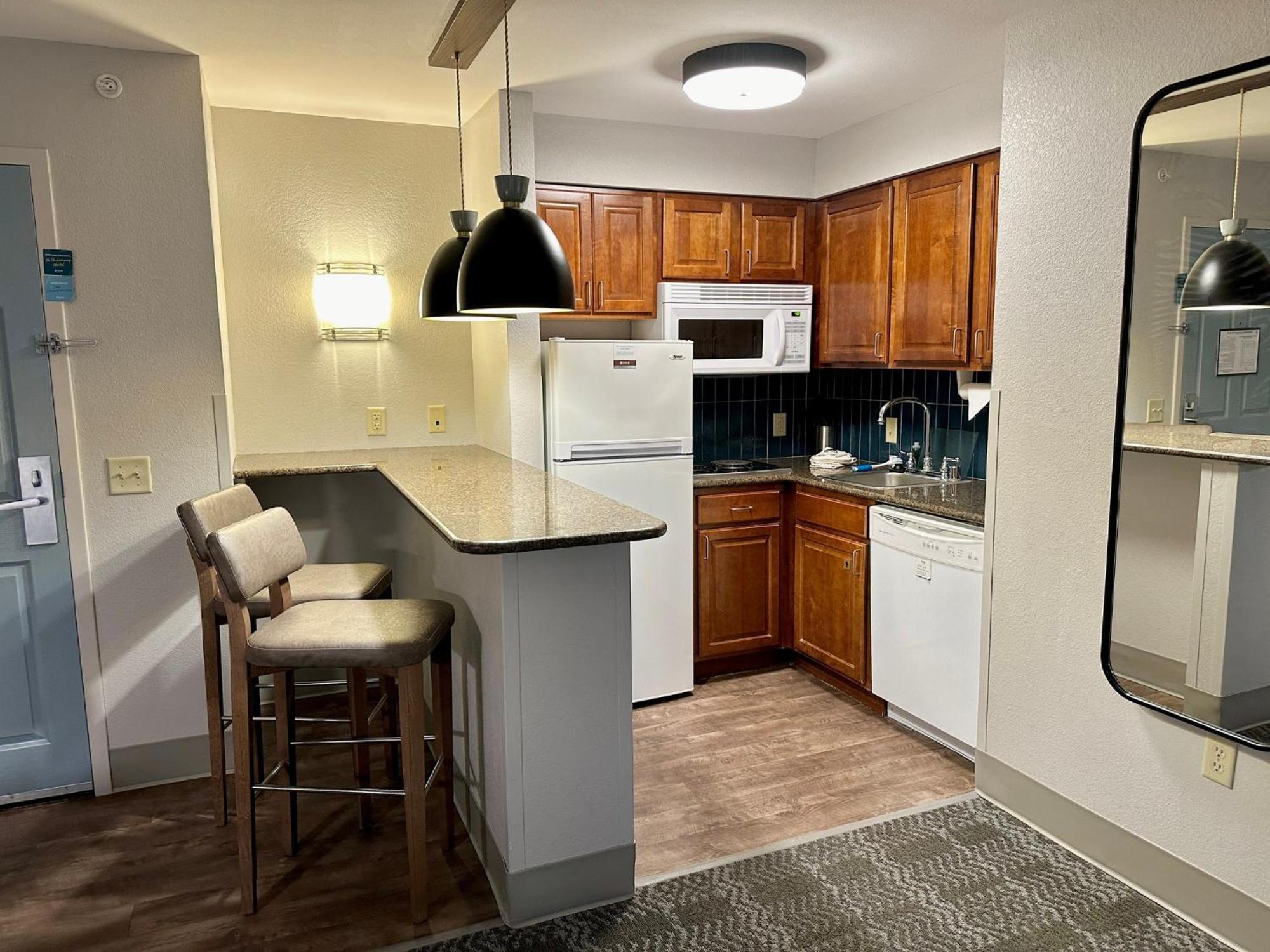 Staybridge Suites Milwaukee West-Oconomowoc By Ihg Εξωτερικό φωτογραφία