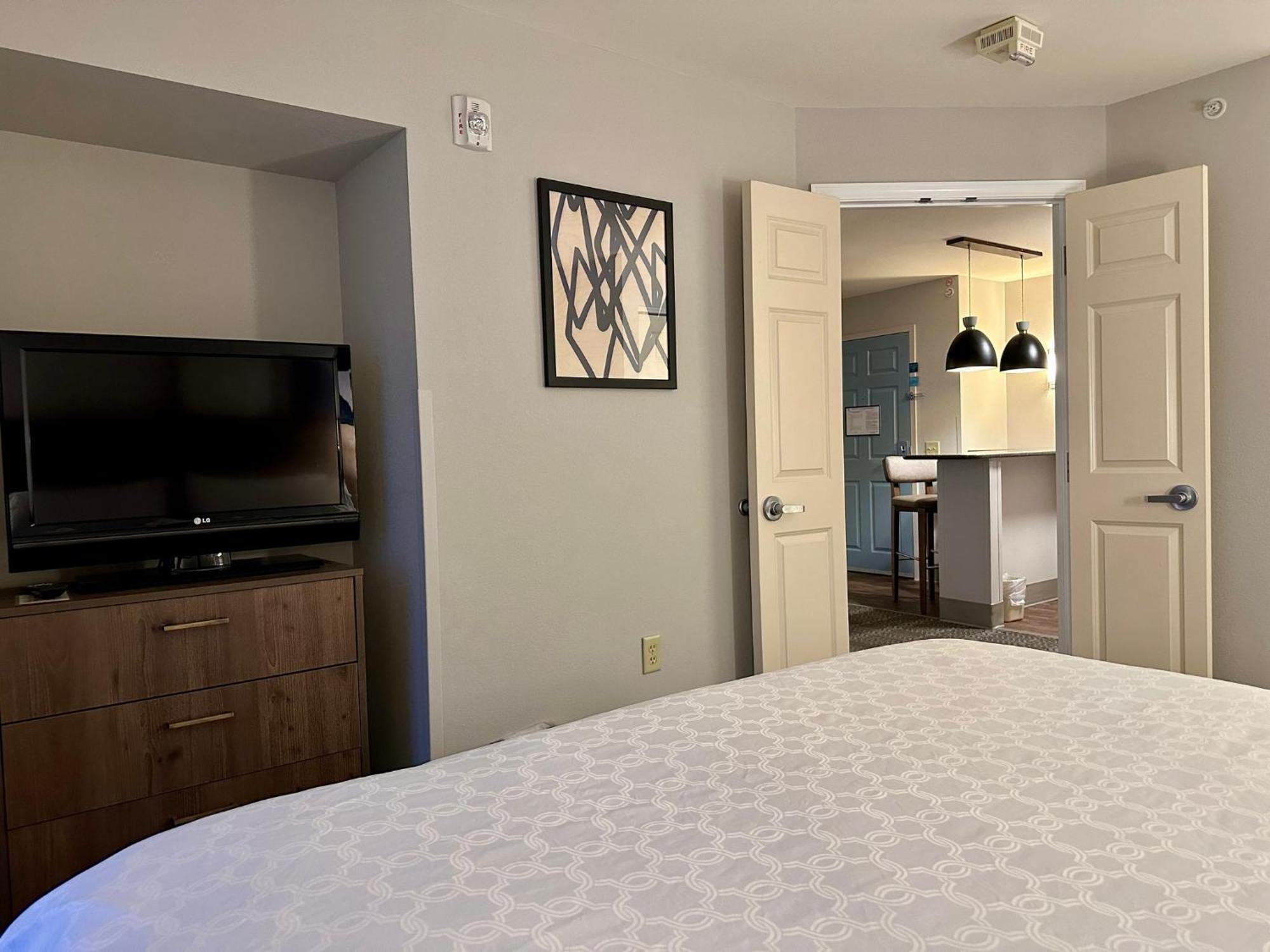 Staybridge Suites Milwaukee West-Oconomowoc By Ihg Εξωτερικό φωτογραφία