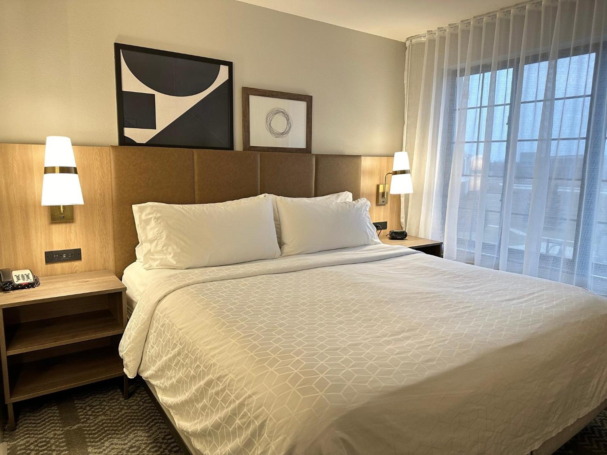 Staybridge Suites Milwaukee West-Oconomowoc By Ihg Εξωτερικό φωτογραφία