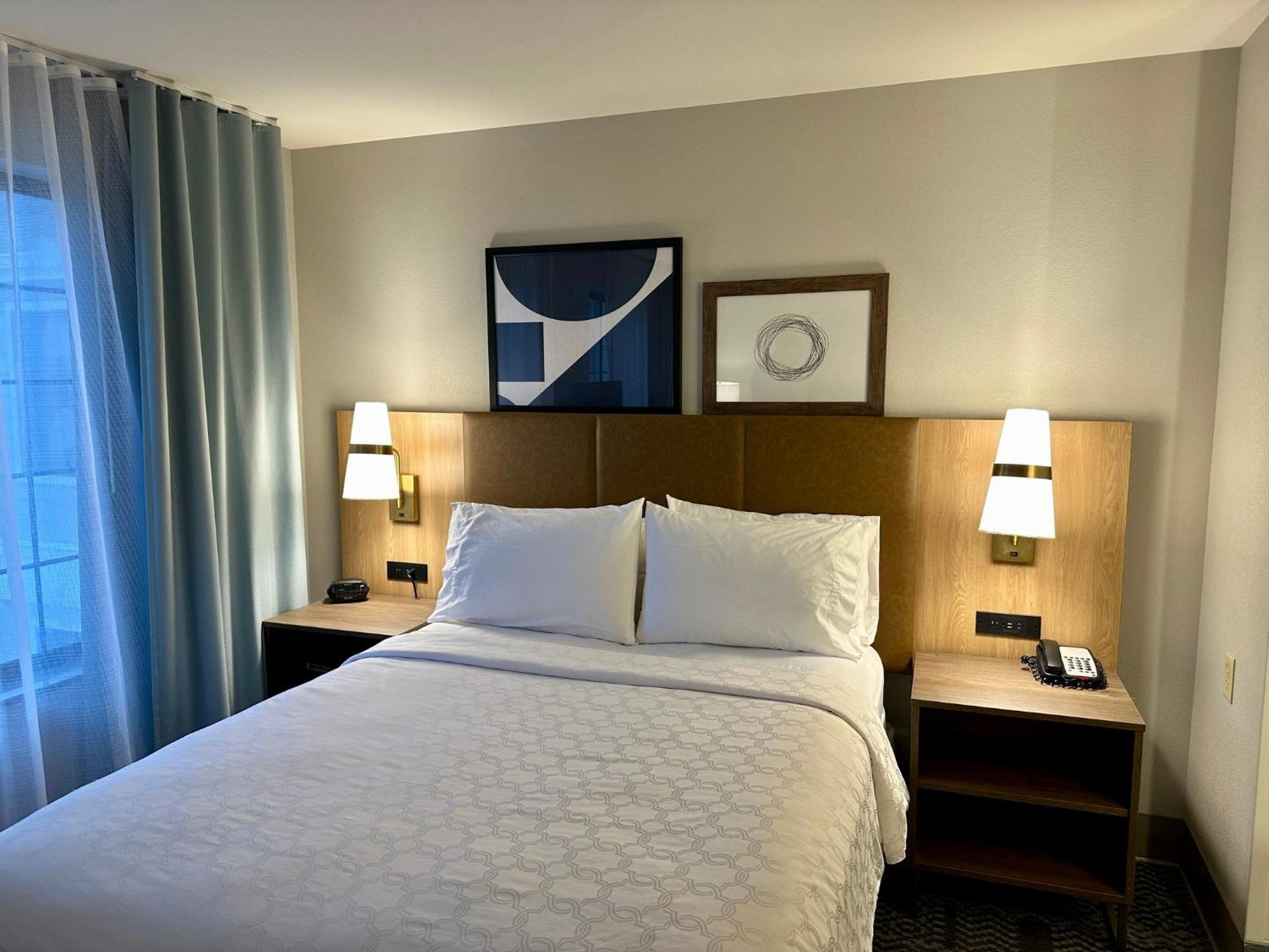 Staybridge Suites Milwaukee West-Oconomowoc By Ihg Εξωτερικό φωτογραφία