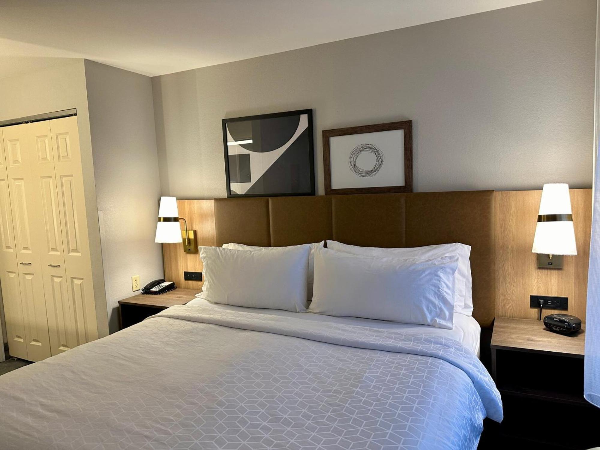 Staybridge Suites Milwaukee West-Oconomowoc By Ihg Εξωτερικό φωτογραφία