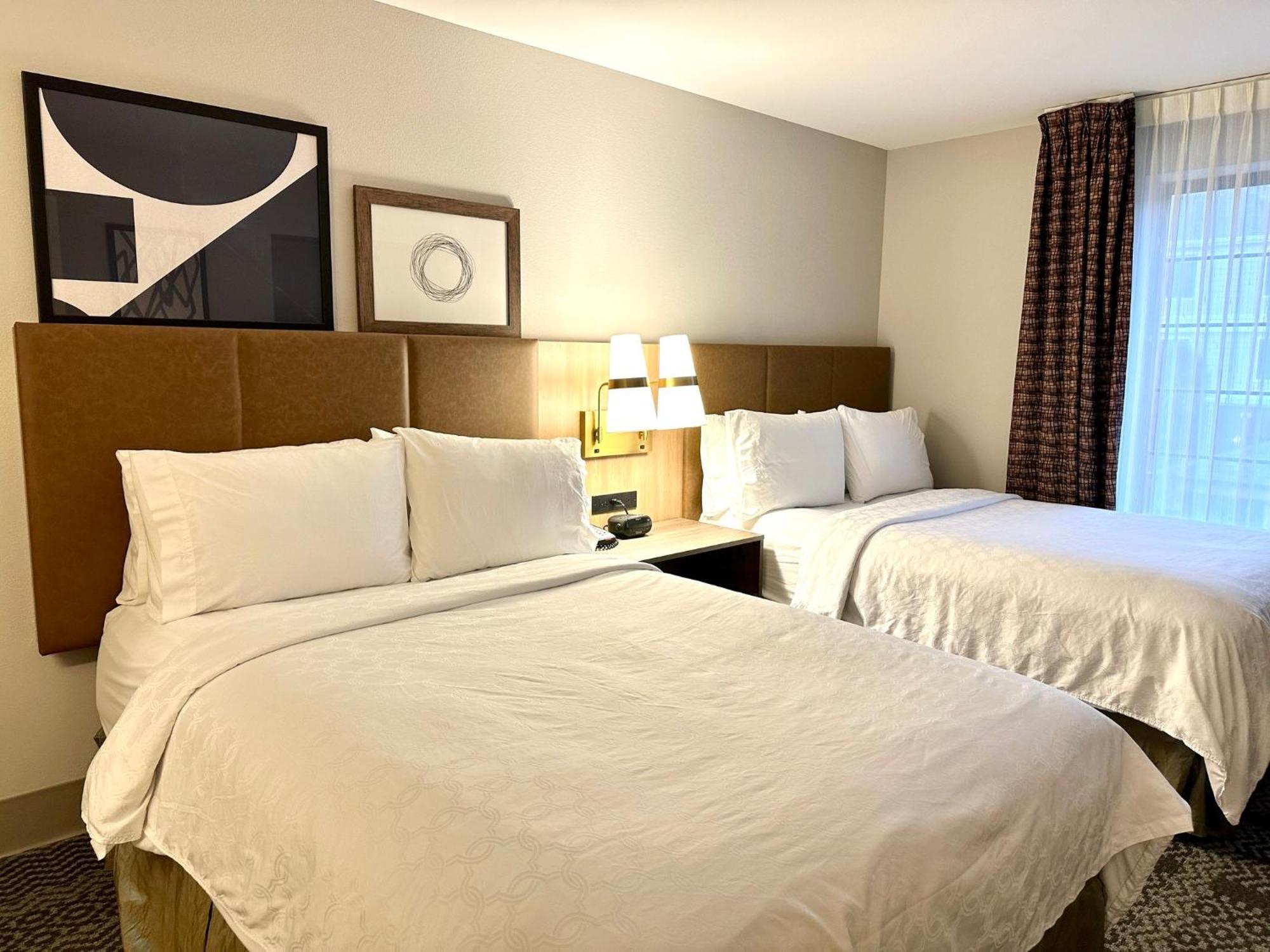 Staybridge Suites Milwaukee West-Oconomowoc By Ihg Εξωτερικό φωτογραφία