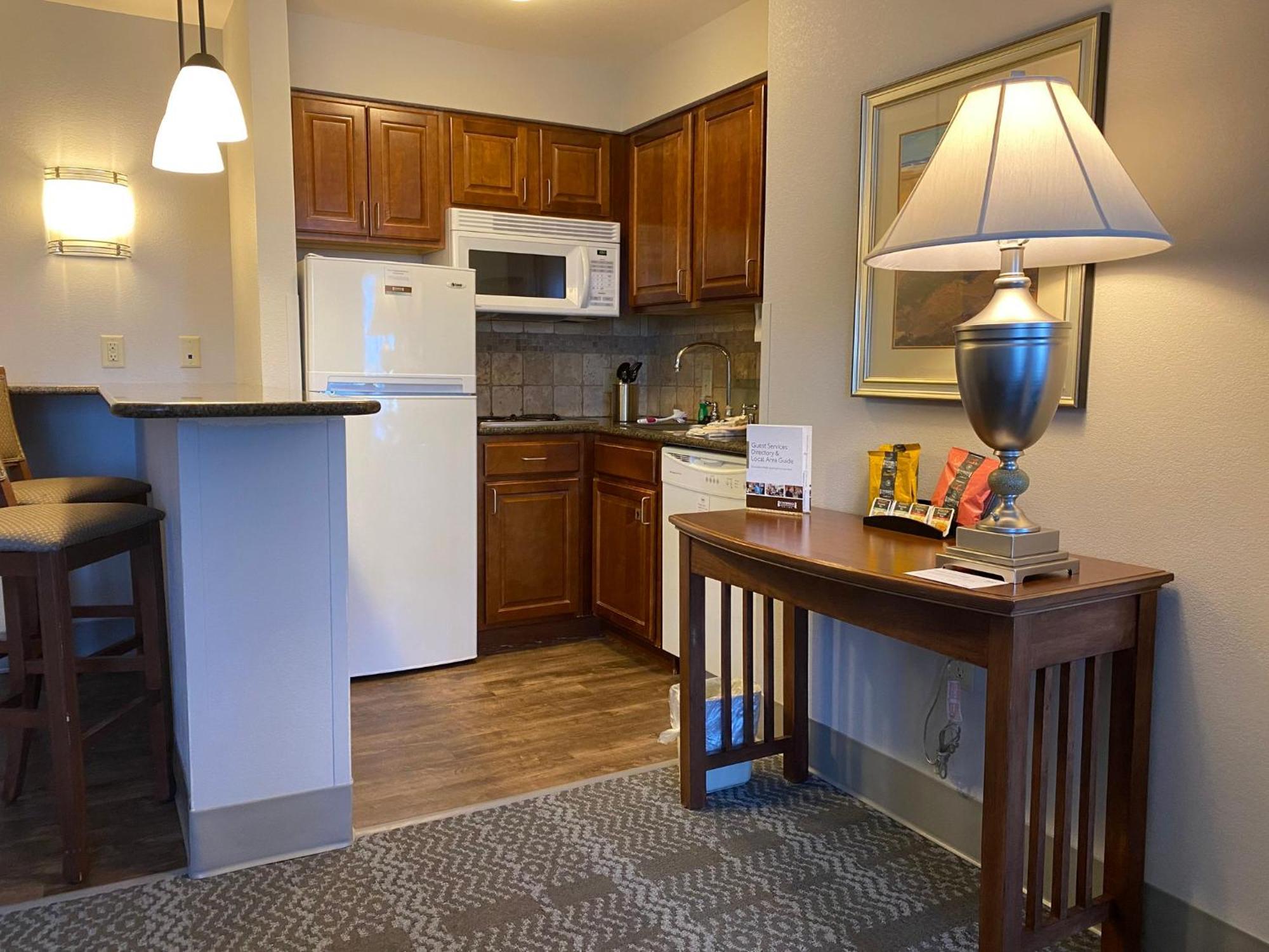 Staybridge Suites Milwaukee West-Oconomowoc By Ihg Εξωτερικό φωτογραφία