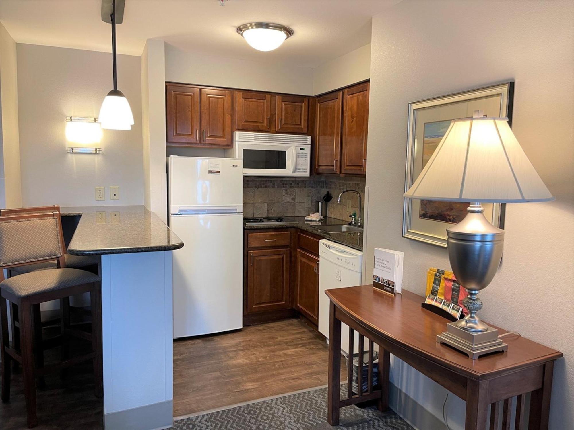 Staybridge Suites Milwaukee West-Oconomowoc By Ihg Εξωτερικό φωτογραφία