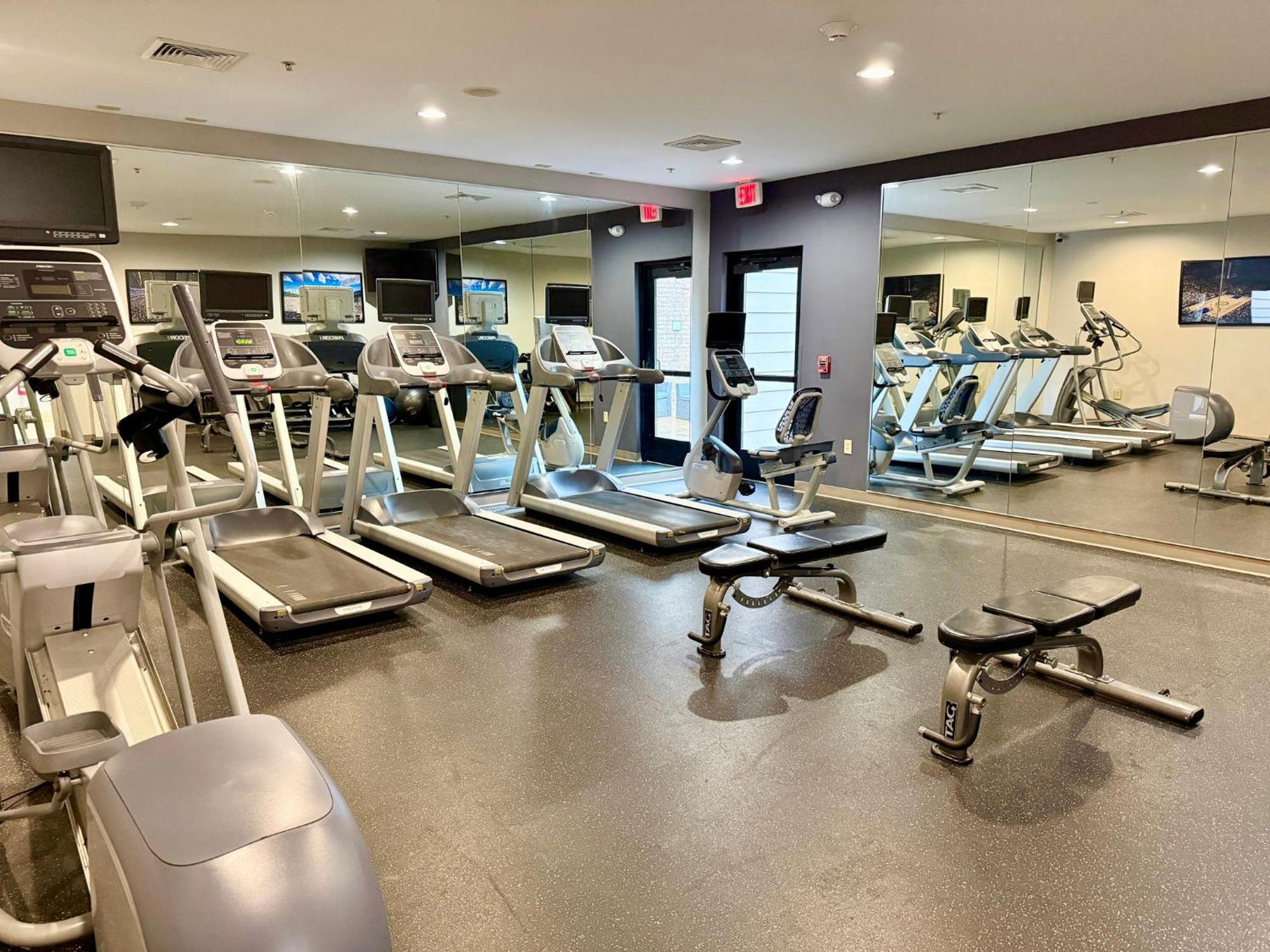 Staybridge Suites Milwaukee West-Oconomowoc By Ihg Εξωτερικό φωτογραφία
