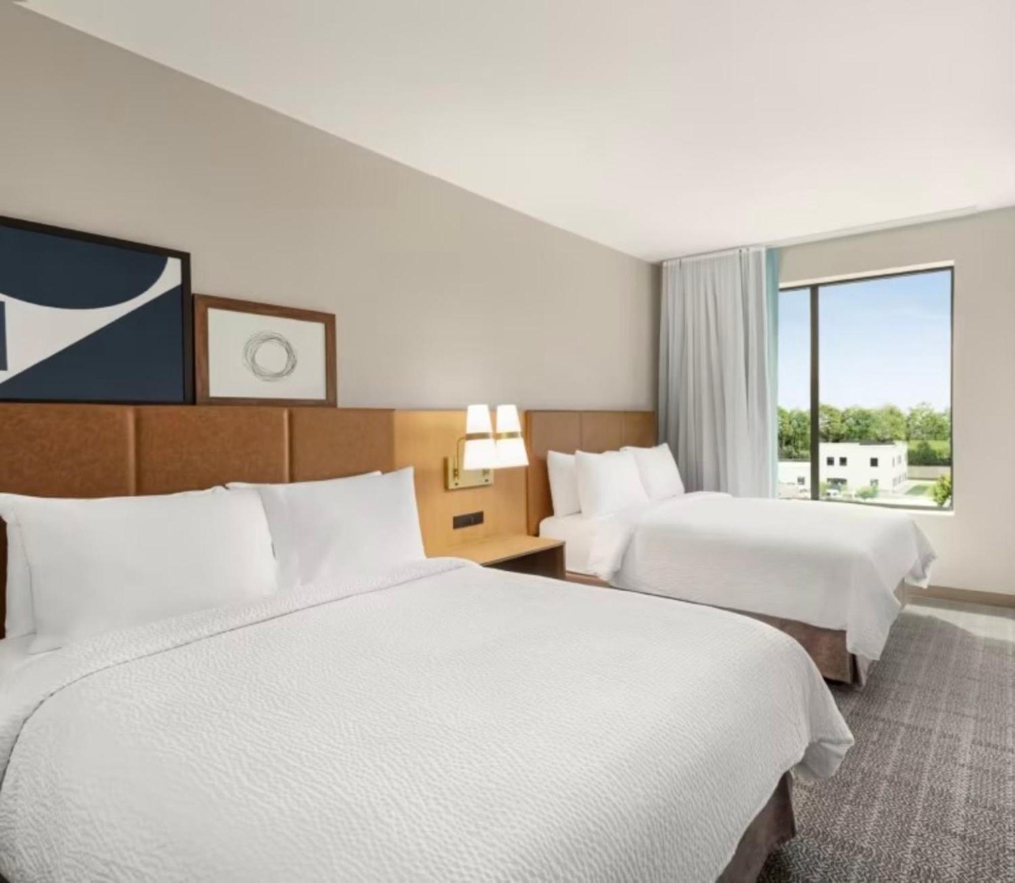 Staybridge Suites Milwaukee West-Oconomowoc By Ihg Εξωτερικό φωτογραφία