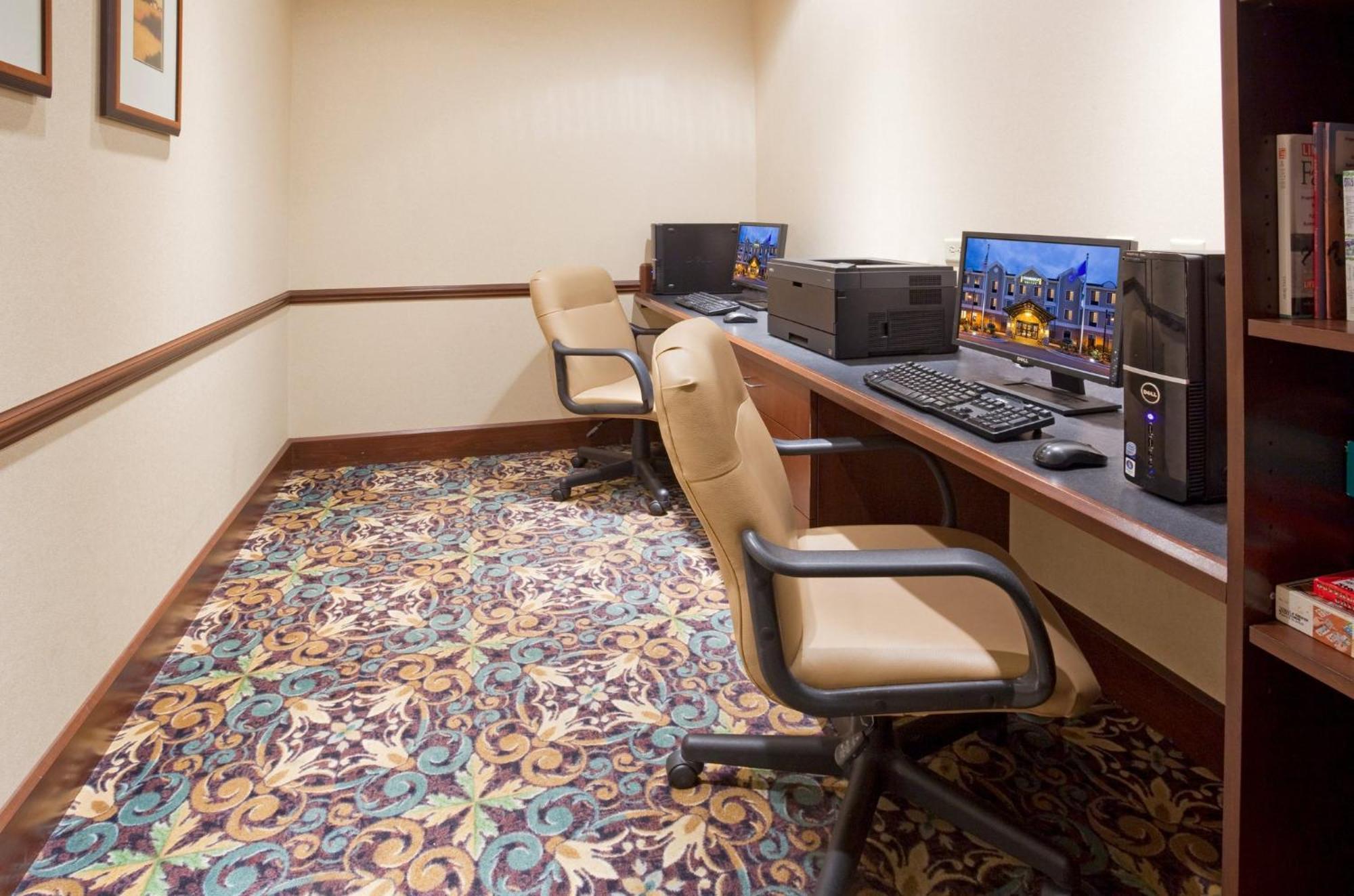 Staybridge Suites Milwaukee West-Oconomowoc By Ihg Εξωτερικό φωτογραφία